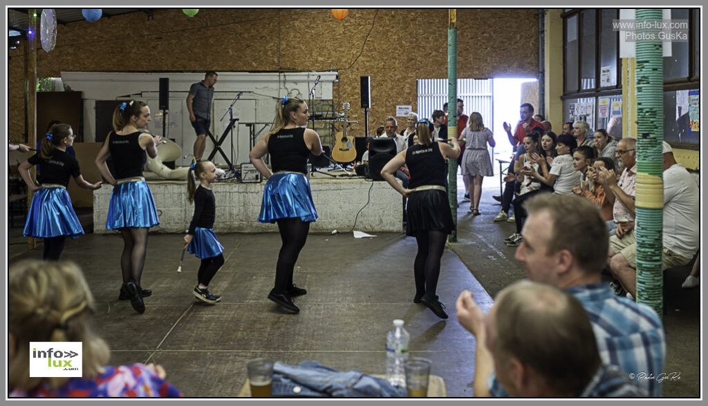 Lambermont>Fête au village des ramounis>démonstration des majorettes