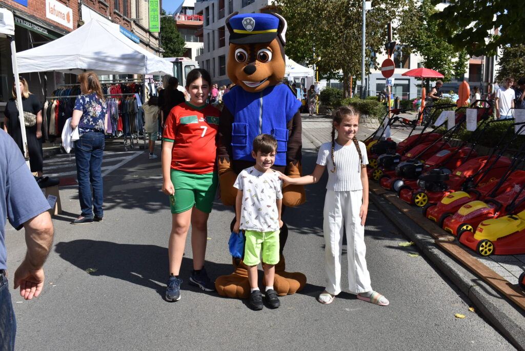 Kid's Corner à Braine-l'Alleud : quand la magie des mascottes s'invite au cœur de la plaine de jeux.