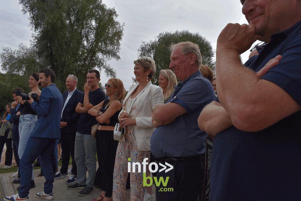 Inauguration du nouveau terrain synthétique à Ophain : un nouveau souffle pour le sport à Braine-l'Alleud