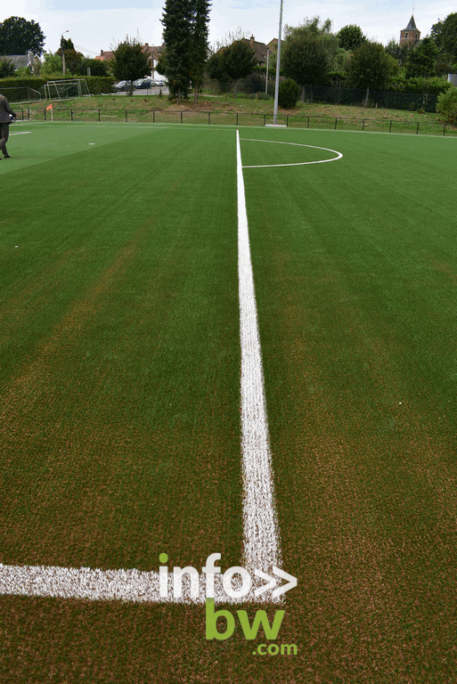 Inauguration du nouveau terrain synthétique à Ophain : un nouveau souffle pour le sport à Braine-l'Alleud