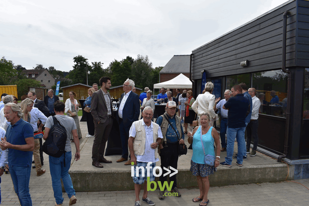 Inauguration du nouveau terrain synthétique à Ophain : un nouveau souffle pour le sport à Braine-l'Alleud