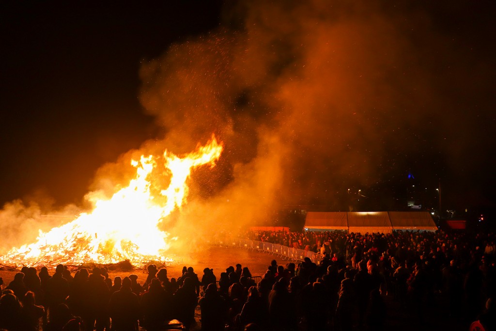 Le Grand Feu de Sapins 2025 : Une Soirée Inoubliable à Ophain (Braine-l’Alleud)